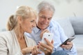 8 Easiest Smartphones To Use For Seniors and The Elderly