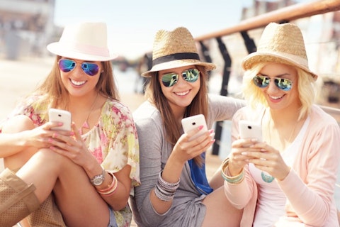 16 Apps For Meeting Cool People and Making Friends Near Me