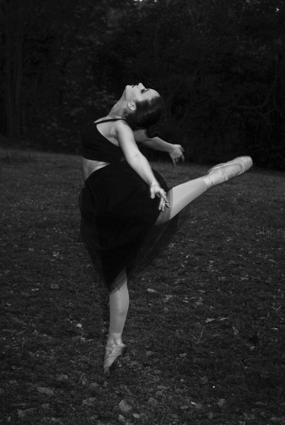 ballerina-826099_1280