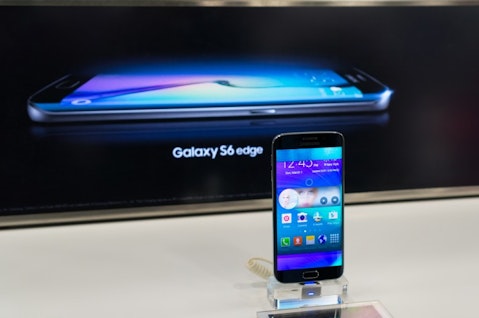 6 Smartphones with Wireless Charging