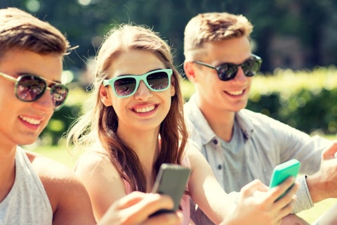 16 Apps For Meeting Cool People and Making Friends Near Me