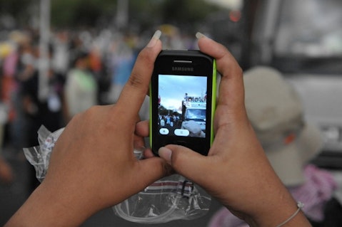 Most Compact Smartphones for People with Small Hands Samsung Galaxy Pocket 2