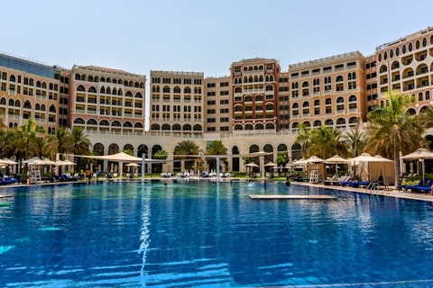 10 Great Places for College Students to Work