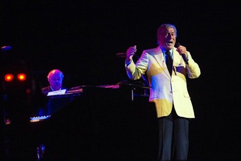 music, bumbershoot, tony bennett, stage, festival, crooner, concert, mature, jazz, singer, man, singing, seattle