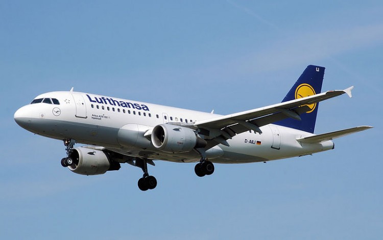 800px-Lufthansa.a319-100.d-aili.arp