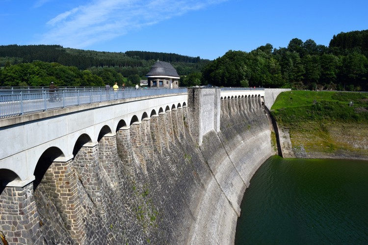 dam-912442_1920