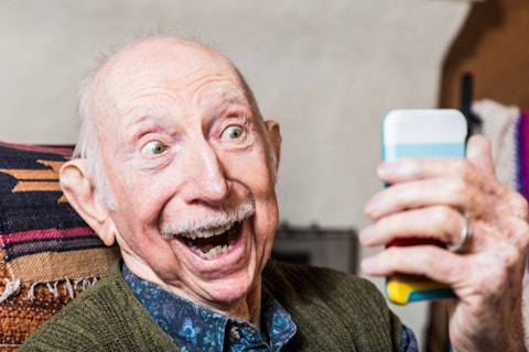 7 Easy to Use Mobile Phones for the Elderly