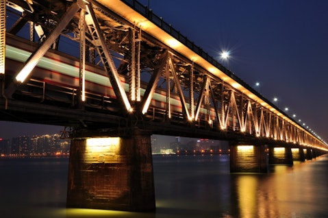 HelloRF Zcool/Shutterstock.com