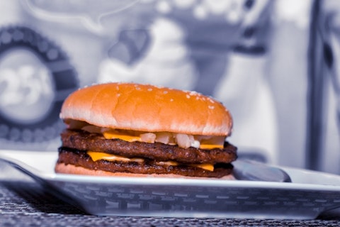 burger-889930_1920 12 Best Bargain Burgers & Fries in America