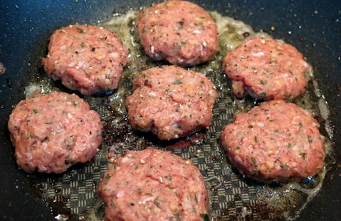 minced-meat-602841_1920 12 Best Bargain Burgers & Fries in America