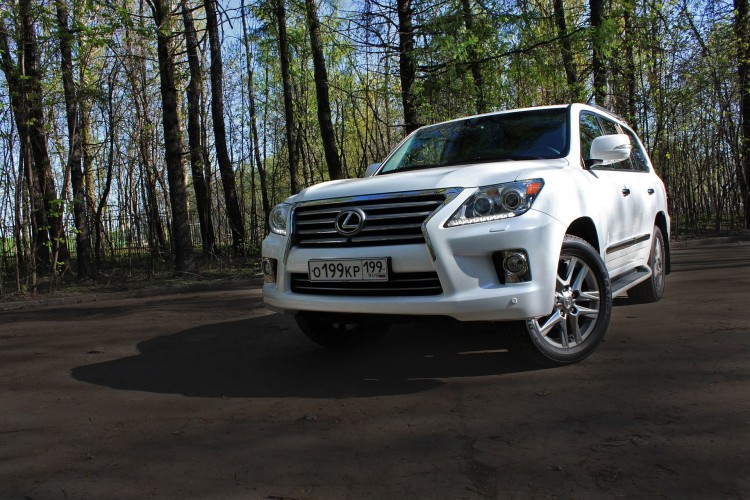 lexus-969053_1920 Top 10 Best Selling Luxury Car Brands in the US