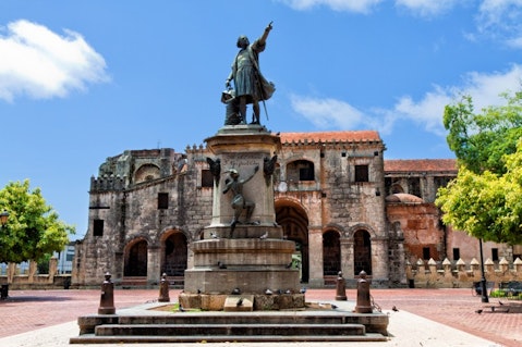 monument, caribbean, spanish, plaza, christopher columbus, cathedral, urban landscape, tropical, statue, dominican republic, cultural icon, hispanic, santo domingo,
