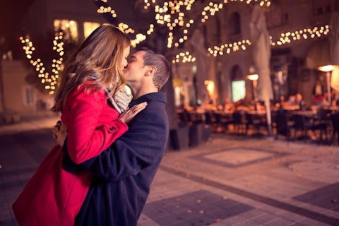 kiss, new, year, outdoor, feelings, street, date, copy, illuminated, decorated, red, anniversary, horizontal, tender, holiday, night, celebration, xmas, evening, christmas, 10 Romantic Winter Date Ideas in New York City