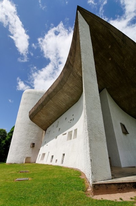 hill, france, white, landmark, bright, sunny, top, ronchamp, building, church, famous, haut, architecture, mountain, religion, dame, plaster, vosges, notre 11 Most Famous Architects In The World