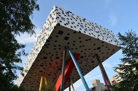 ontario-85088_1920 11 Architectural Wonders That Seem To Defy Gravity