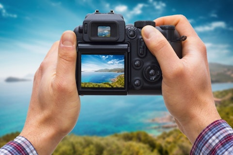 7 Easiest Digital Cameras to Use for Seniors