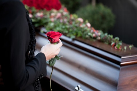 death, coffin, flower, casket, grief, mourning, dying, rose, die, graveyard, woman, red, dolor, cemetery, pass away, floral wreath, undertaker, funeral parlor, relative, people, 7 Ways to Save on Funeral Costs