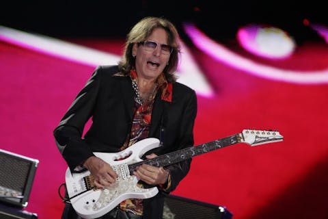 7 Countries That Make The Best Guitars in The World