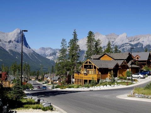 11 Best Places to Retire in Canada 