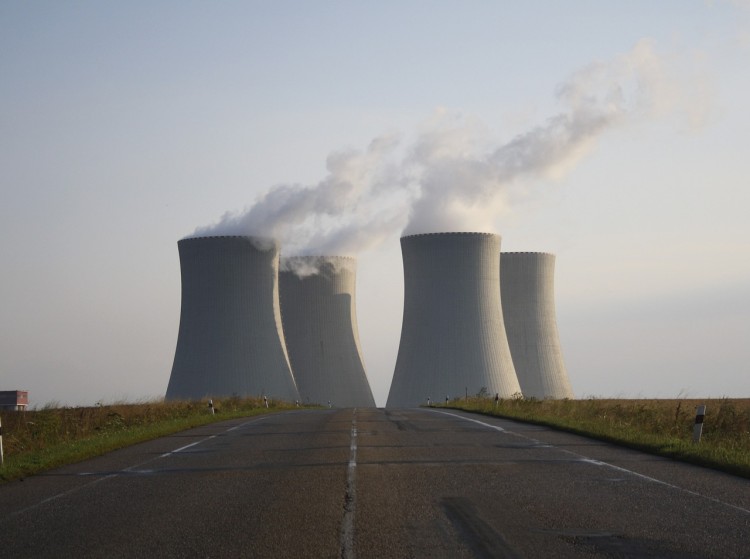 nuclear-power-plant-744424_1280