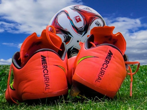 5 Best Soccer Shoes For Artificial Turf and Indoor Use