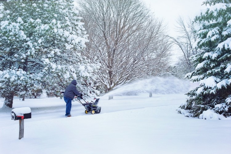 10 Best Snow Blowers On The Market For The 2016-2017 Winter