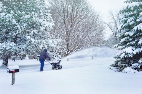 10 Best Snow Blowers On The Market For The 2016-2017 Winter