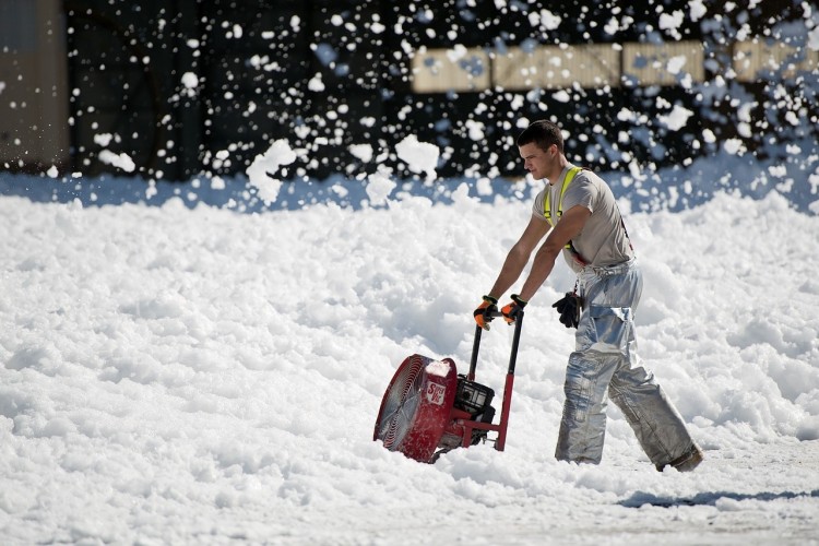 10 Best Snow Blowers On The Market For The 2016-2017 Winter