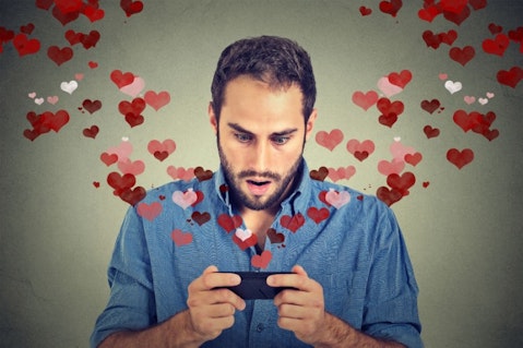 10 Perfect Online Dating Messages That Get Responses