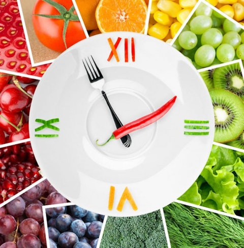 broccoli, clock, closeup, concept, cooking, corn, diet, diet clock, eating, edible, food, food concept, food plate, food time, fork, fresh, fruit, fruits and vegetables, grape, green, healthy, healthy eating, healthy food, healthy food concept, idea, kiwi, lettuce, macro, meal, natural, nature, plate, red, snack, sweet, time, tomato, vegetables, vegetarian, vitamin