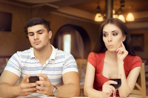 9 iPhone and Android Secret Messaging Apps To Hide Text From Girlfriend