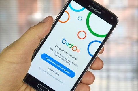 6 Dating Apps Like Tinder That Don’t Require Facebook