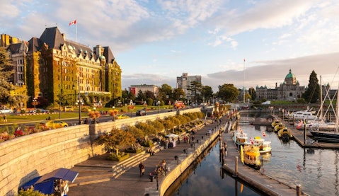 10 Warmest Sunniest Places to Live in Canada