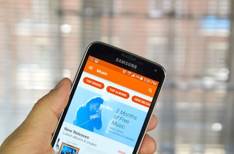 Apple Music vs Pandora vs Spotify vs iHeartRadio & More: The Best Music Streaming Service Right Now