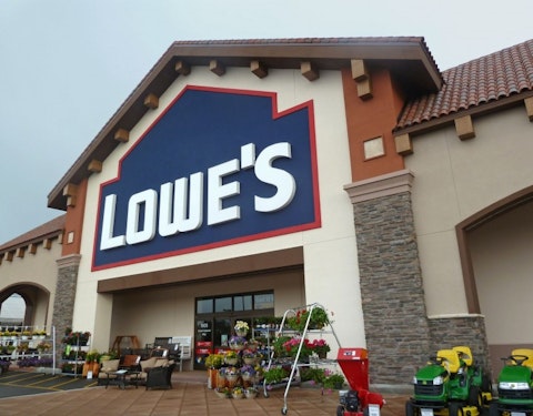 Lowe's Companies, Inc. (NYSE:LOW): Billionaire Bill Ackman Believes New CEO is Able to Narrow the Performance Gap with Home Depot