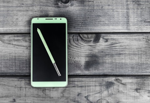7 Best Smartphones With A Stylus
