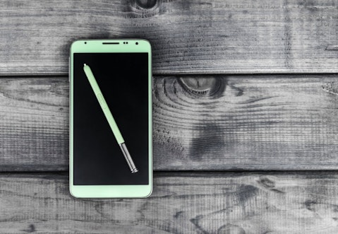 7 Best Smartphones With A Stylus 