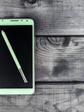 8 Best Smartphones With A Stylus