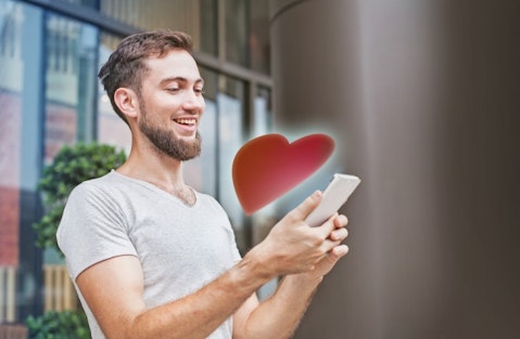 10 Perfect Online Dating Messages That Get Responses