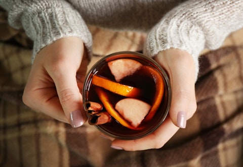 7 Best Alcoholic Drinks For Sore Throat, Cough, and Cold 
