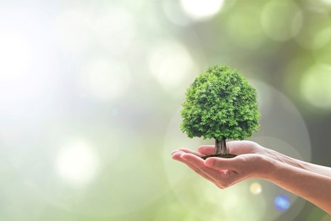 13 Best Environmental Dividend Stocks To Invest In According To Analysts