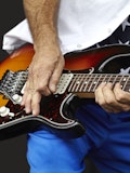 11 Easiest Electric Guitar Solos That Sound Good