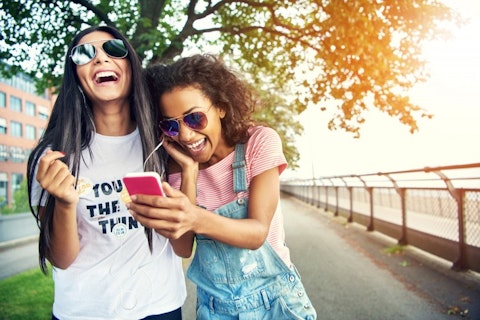 7 Free Dating Apps for LGBT Youth