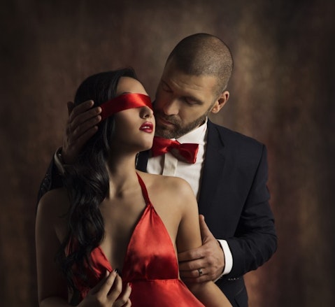 10 Best Drinking Games to Play with a Girl