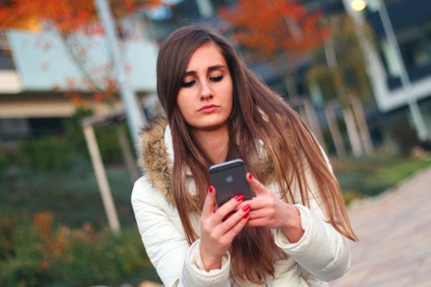 12 Ways to Tell if Someone is Lying Over The Phone or Text