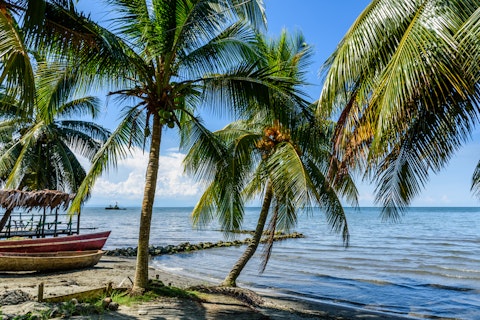 20 Cheap Tropical Places to Live that Speak English
