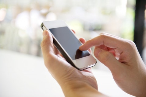 15 Tinder Bios for Finding a Long-Term Relationship