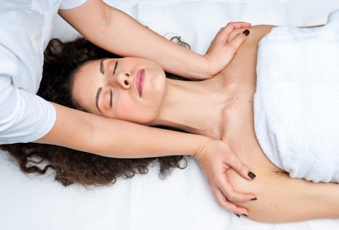 10 Prenatal Massage Spots For Moms in NYC