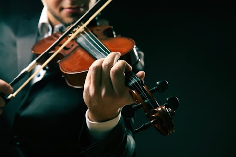 shutterstock_402054979 Musician play violin on dark background, close up, music, orchestra, classical, sound, playing, melody, musical, violinist, performance, composition,