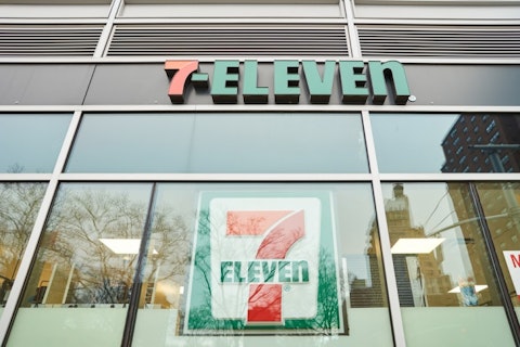 shutterstock_406791976_NEW YORK - CIRCA MARCH 2016: exterior of 7-Eleven shop. 7-Eleven (7-11) is an international chain of convenience stores, headquartered in the American city of Dallas, Texas. eleven, logo, nyc, store, 7-11, 7-eleven, american, commerce, consumption, food, goods, market, modern, ny, product, shop, supermarket, trade, urban, us, united, states, wall, window, york